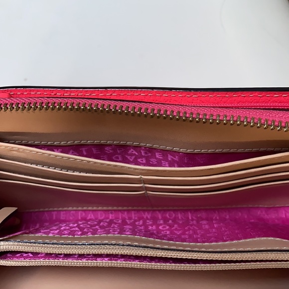 Kate spade wristlet - Picture 5 of 5